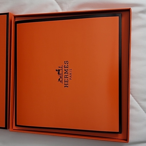 Hermes Lipstick Set - Shades of Red and Brown - Picture 6 of 6